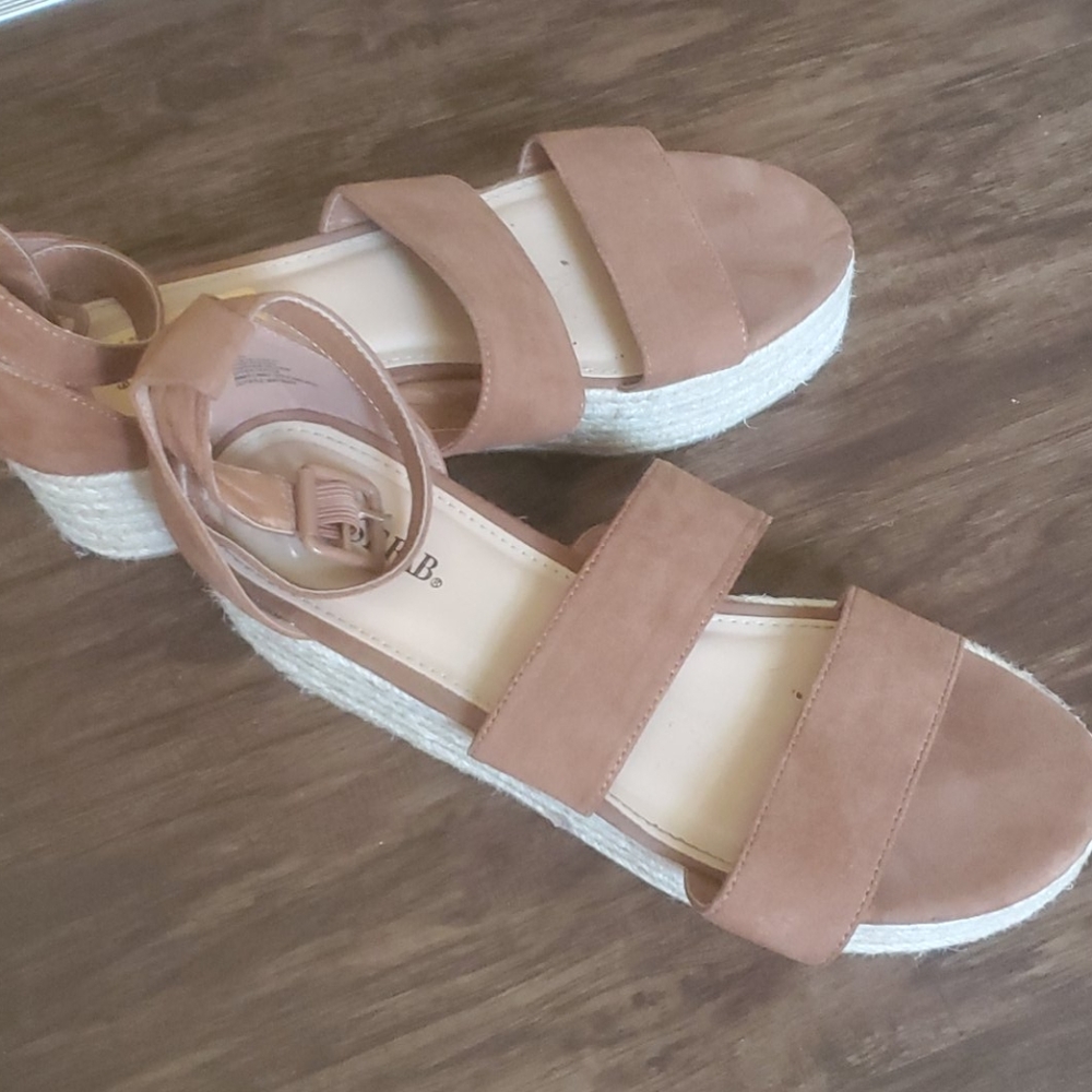 Swade light brown sandal/ wedges